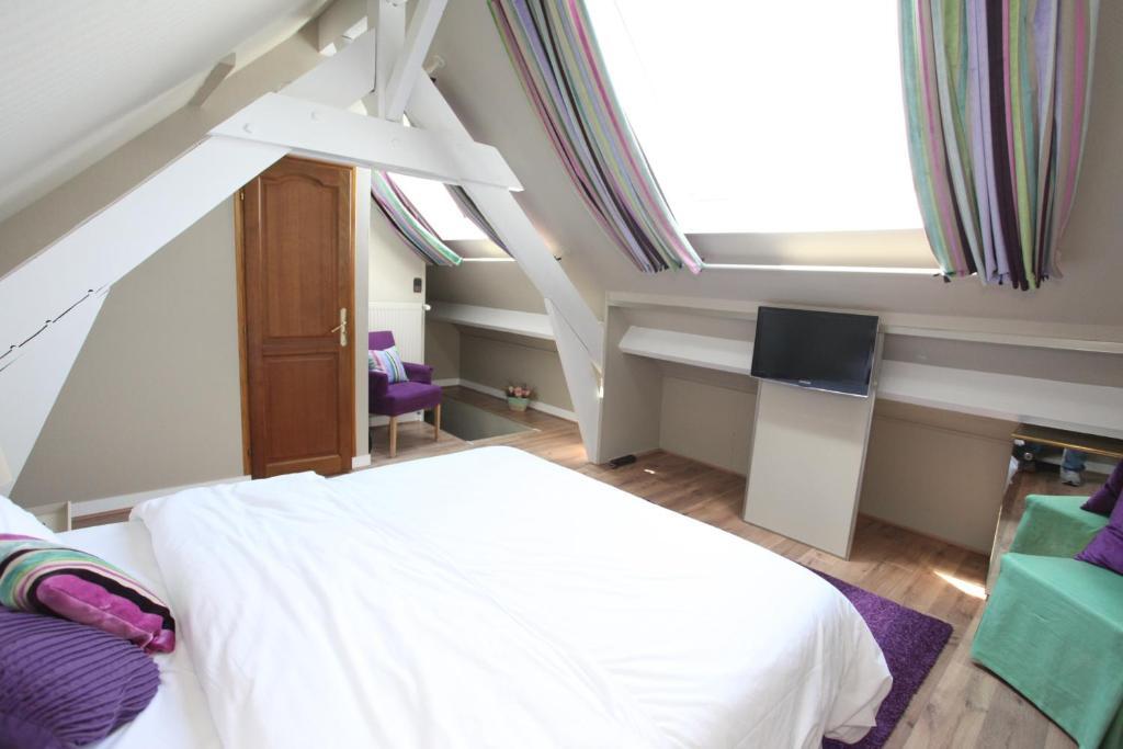 Saint Graal Bed & Breakfast Chamant Стая снимка