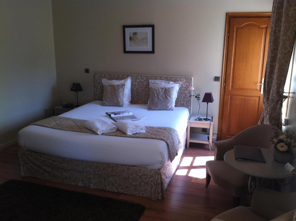 Saint Graal Bed & Breakfast Chamant Стая снимка