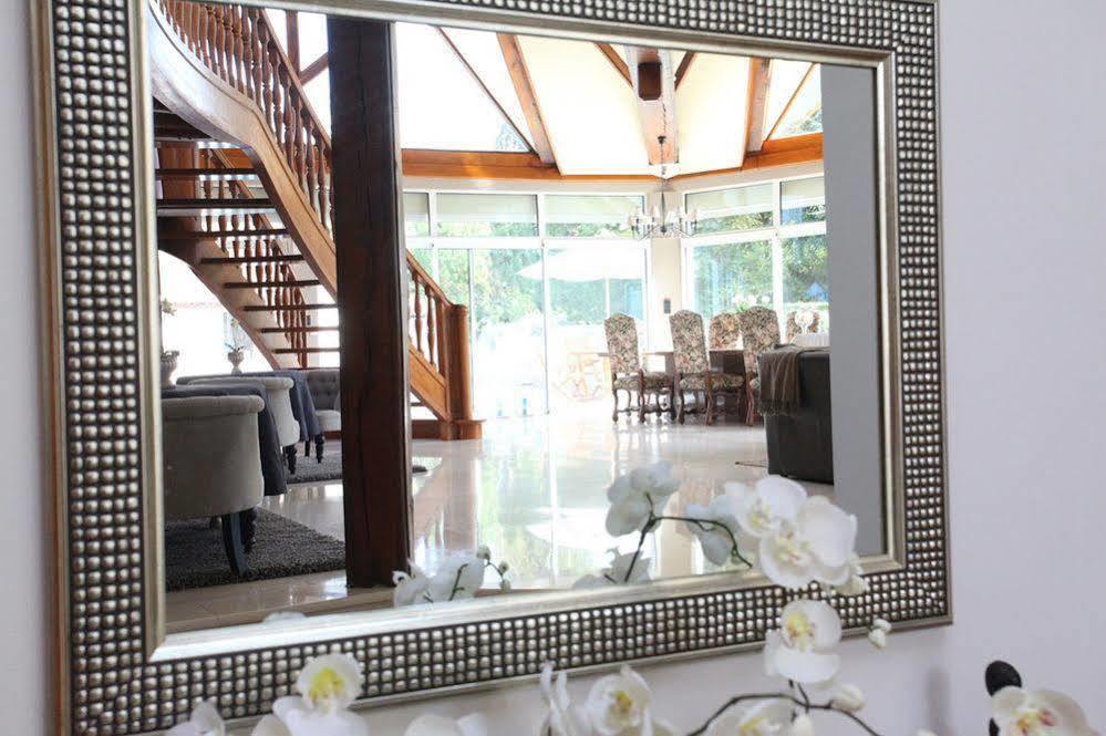 Saint Graal Bed & Breakfast Chamant Екстериор снимка