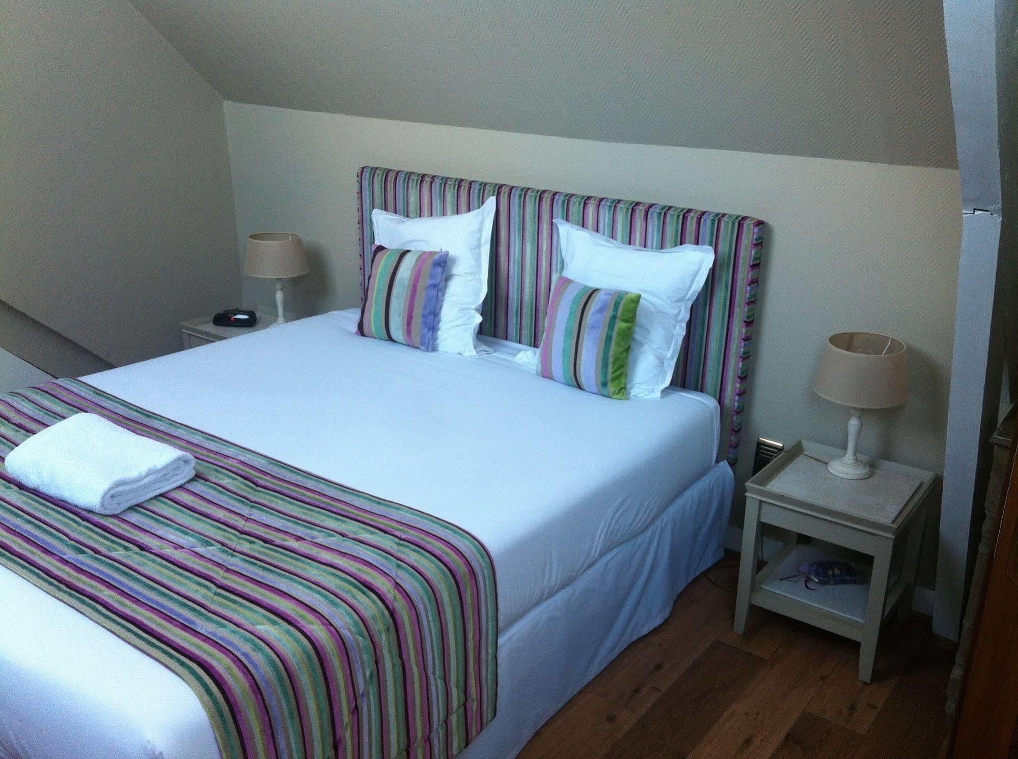Saint Graal Bed & Breakfast Chamant Екстериор снимка