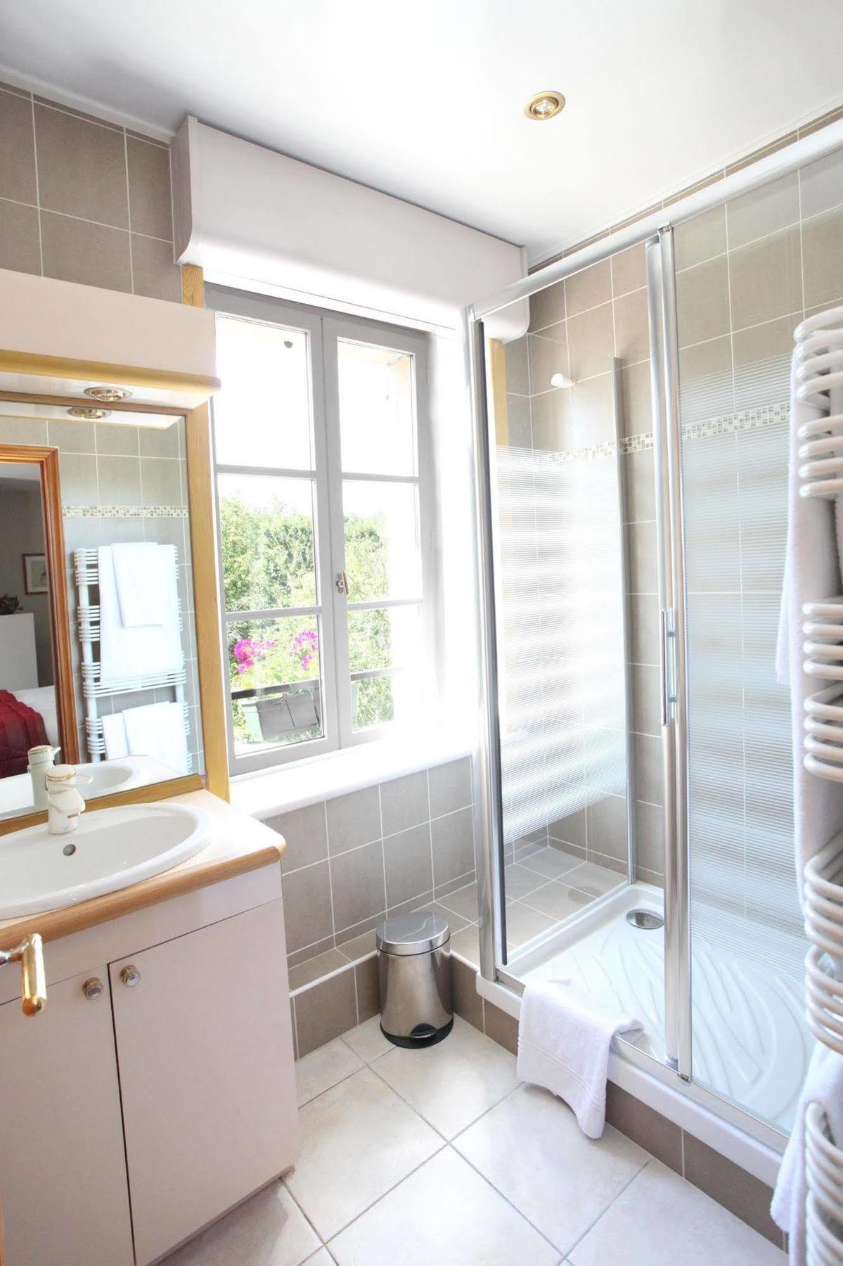 Saint Graal Bed & Breakfast Chamant Екстериор снимка