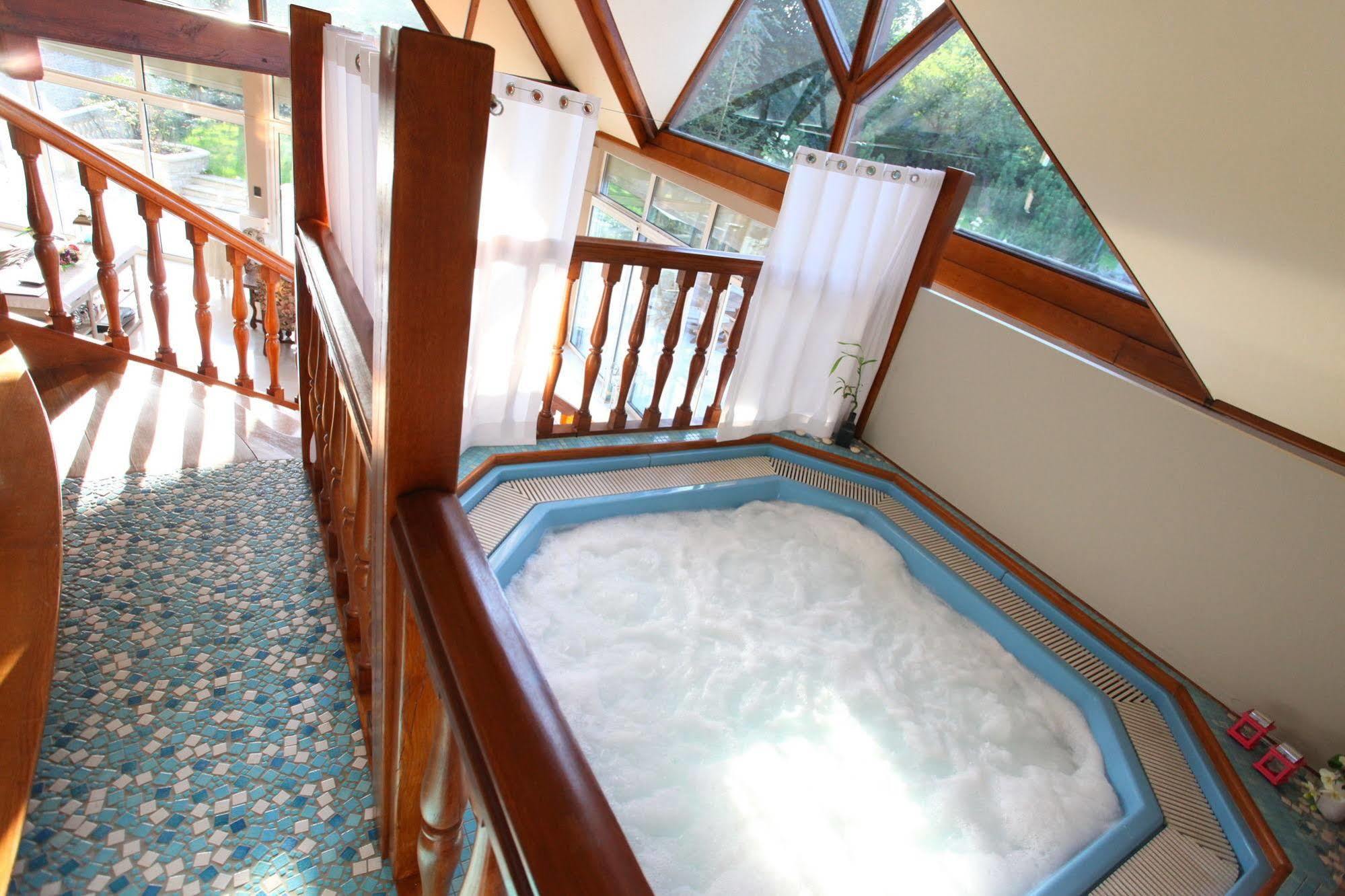Saint Graal Bed & Breakfast Chamant Екстериор снимка